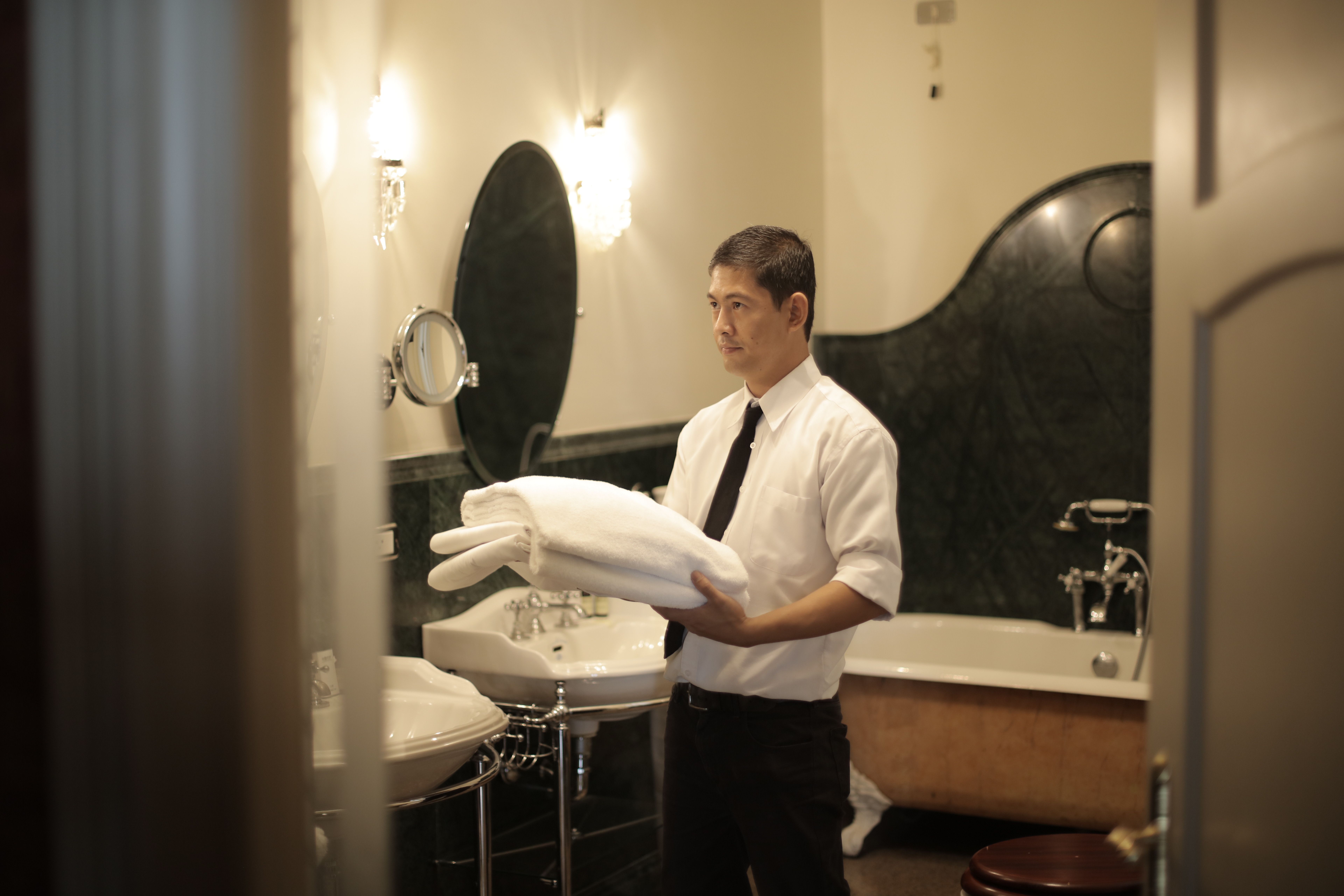 Bilingual concierge